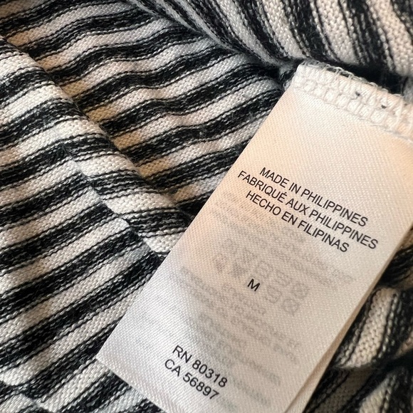 Lucky Brand soft top w/ ruffle‎ detail and elastic gathered sleeves. Striped. M - Picture 6 of 7